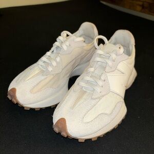 New Balance 327 Sneakers Size 5